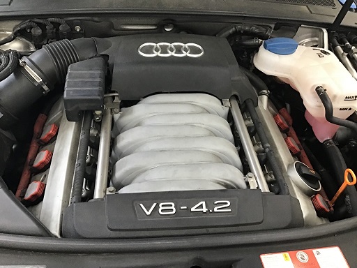 アウディ Audi A6 avant アバント 整備 TEREXS エンジン内部洗浄 オイル交換 (SYNETHTER 5ｗ-40)