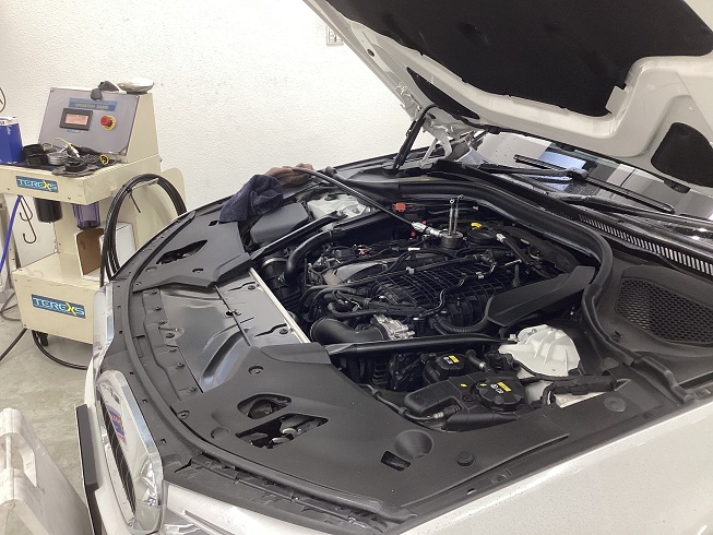 BMW 5シリーズ M G30 整備 TEREXS エンジン内部洗浄 オイル交換