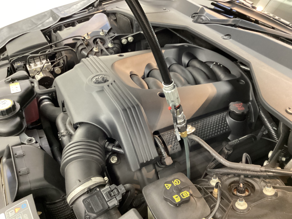 ジャガー XJ エンジン不調の原因は⁈ J72SB V8 4.2L 加速時の嫌なノッキングにはTEREXSエンジン内部洗浄で解消！