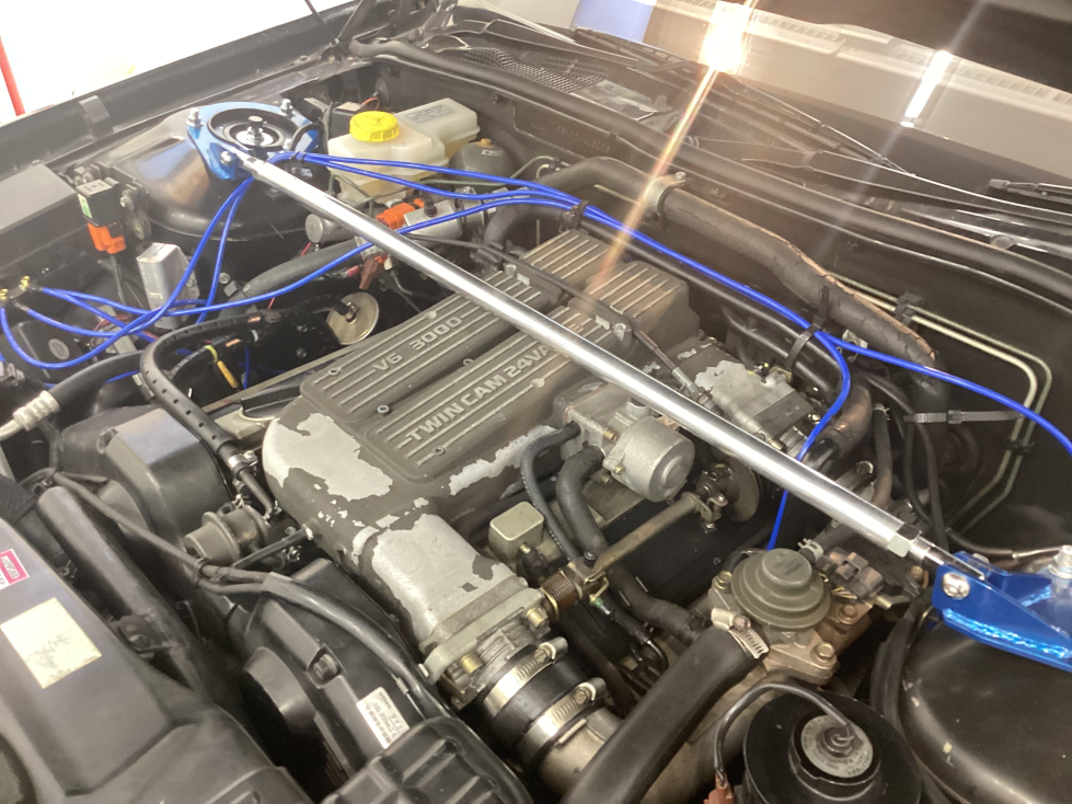 旧車グロリア VG30エンジンフラッシングって大丈夫⁈ Y32グロリア VG30ターボ 経年による蓄積したエンジン内部のスラッジを人口透析工法TEREXSエンジン内部洗浄でスッキリ除去！