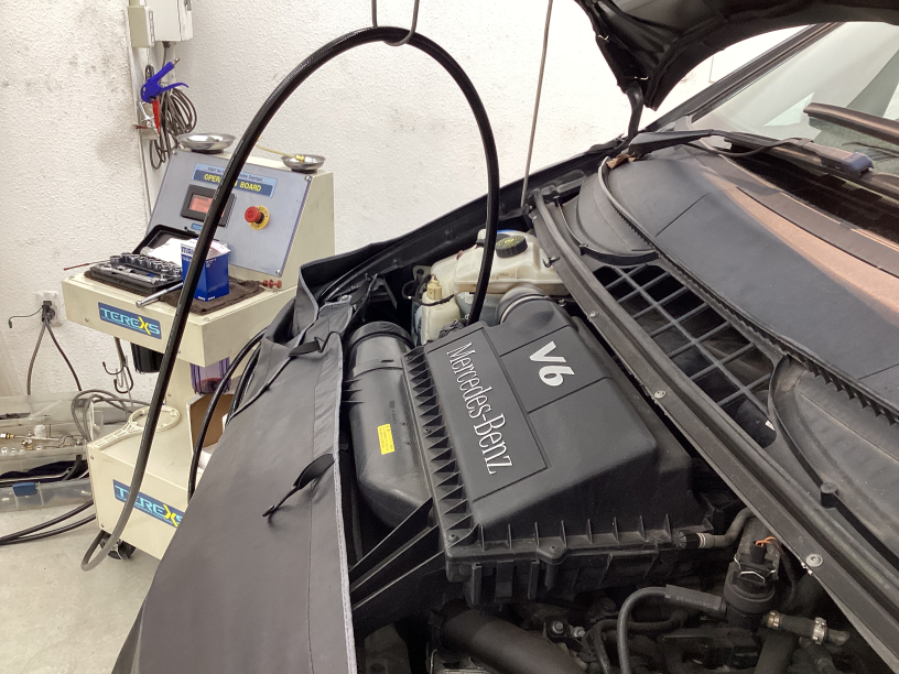 メルセデス W639 ベンツV350 V６ エンジン内部洗浄とは？ エンジンフラッシング。エンジン内部の汚れをしっかり除去！ベンツV350の走行性能や快適性を蘇生！