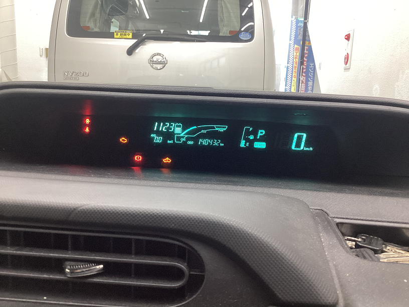 アクア ハイブリッドバッテリー 電池内部異常 P0A80-123 警告灯 対策方法は？ 警告灯が点灯したら早めに修理交換が必要です。ハイブリッド車なのに燃費がガタ落ち！ リビルトバッテリーでも大丈夫。