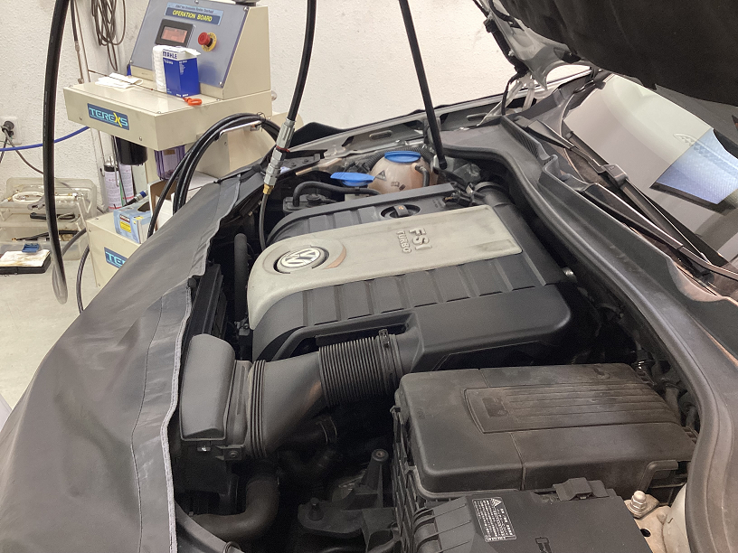 VWジェッタ  多走行な欧州車のエンジン内部洗浄って？ エンジンに優しくて安心。極限まで非分解でエンジンの内部を洗浄できるのがTEREXSエンジン内部洗浄です。