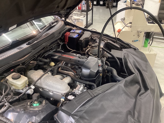アルテッツァ 3S-GE 低走行車両でも経年だとエンジン内部スラッジって溜まってる？ 経年低走行車は未使用期間がある事が多いです。固着しているスラッジをTEREXSエンジン内部洗浄でスッキリといリセットしましょう！