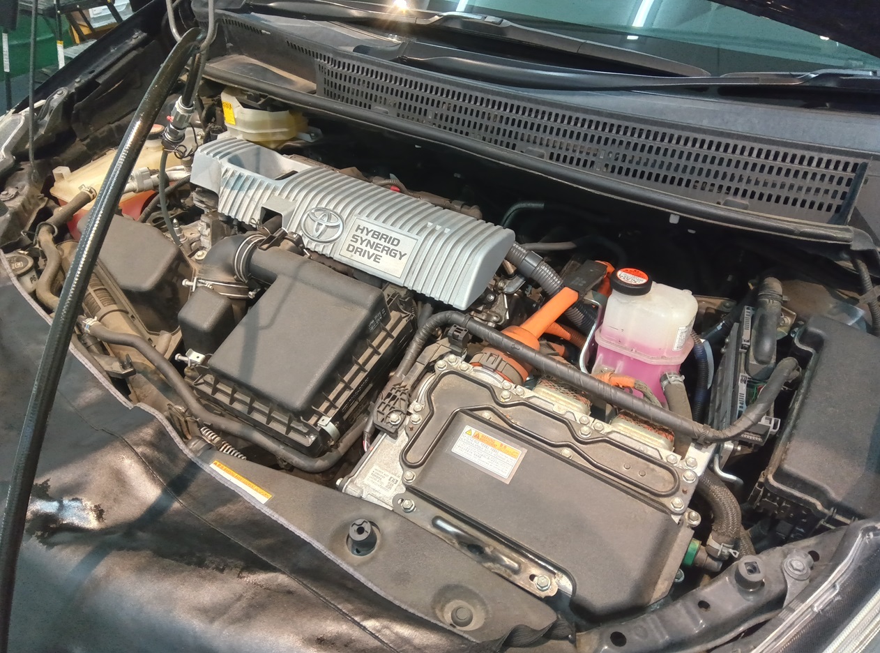プリウスα ZVW41 EGRの詰まり予防にTEREXSエンジン内部洗浄って？ スラッジが溜まりやすいハイブリッド車は定期的なエンジン内部洗浄で空燃比を最適化にしてスラッジを抑制！ 嫌なカタカタ音を減少に。