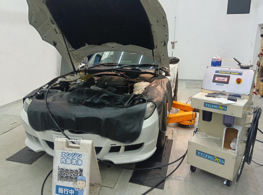 BMW Z4 E89 BMW Z4のエンジン内部洗浄って？ 欧州車のエンジンはスラッジが溜まりやすい傾向に見受けられます。 エンジンに優しいTEREXSエンジン内部洗浄でBMW本来の性能をご体感ください！