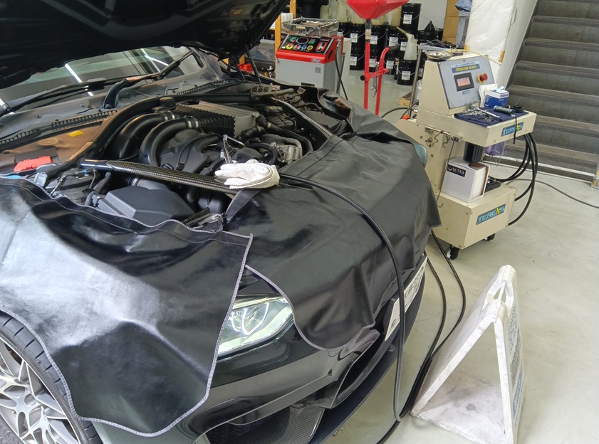 BMW M4  欧州車のハイパワーエンジンの内部洗浄って？ 。 エンジン内部をリフレッシュしてBMW M本来のパフォーマンスを蘇生！