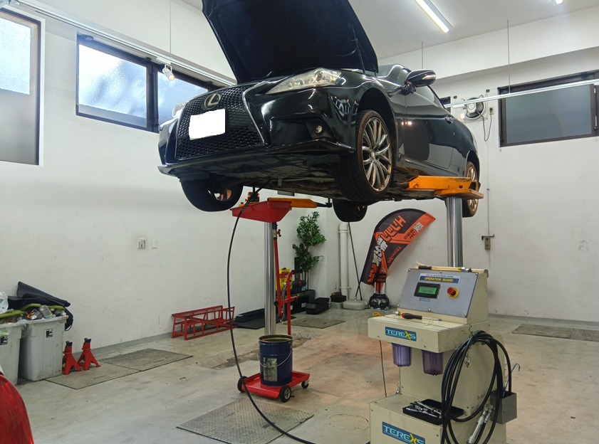 レクサス IS250C 過走行のレクサスにエンジン内部洗浄って？ 過走行車両にセレストケアエンジン内部洗浄をすることで、体感できるほどシャキッと気持ち良いエンジンに変化！