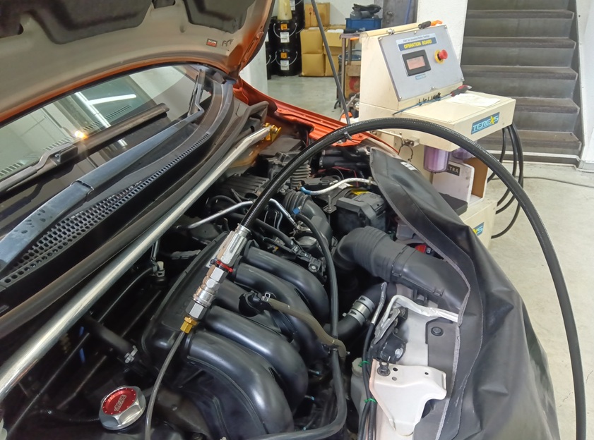 ホンダ フィット 過走行車の内部洗浄って？ 本来のパフォーマンスを引き出すにはエンジン内部のスラッジを徹底除去してください！ エンジンが超快適になります。