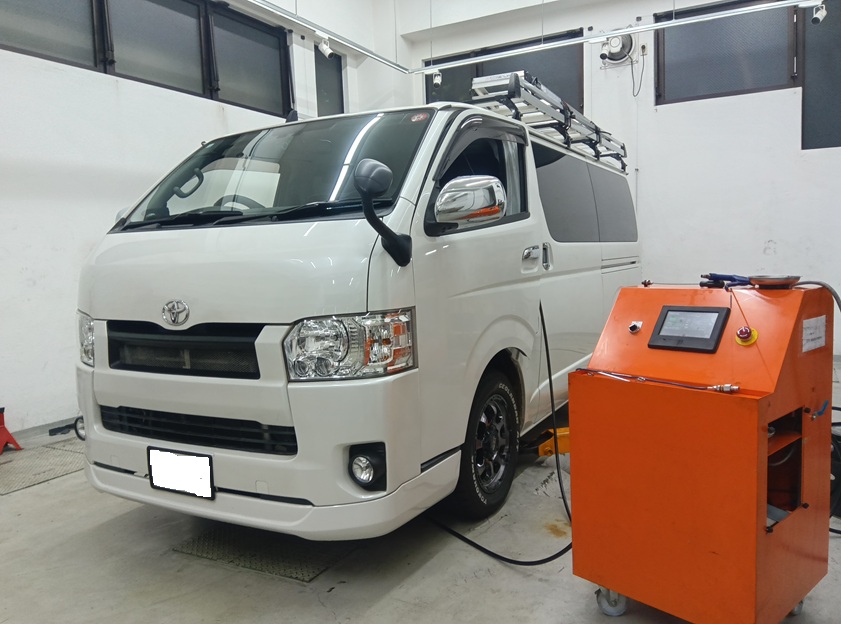 トヨタ ハイエース DPF洗浄と同時にエンジン内部線も？ エンジン内部が奇麗だと煤排出が低減してDPF詰まり予防に効果絶大！ エンジン内部洗浄して環境対策と走行性能向上を！