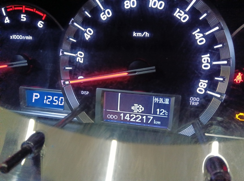 トヨタ ハイエース DPF洗浄と同時にエンジン内部線も？ エンジン内部が奇麗だと煤排出が低減してDPF詰まり予防に効果絶大！ エンジン内部洗浄して環境対策と走行性能向上を！