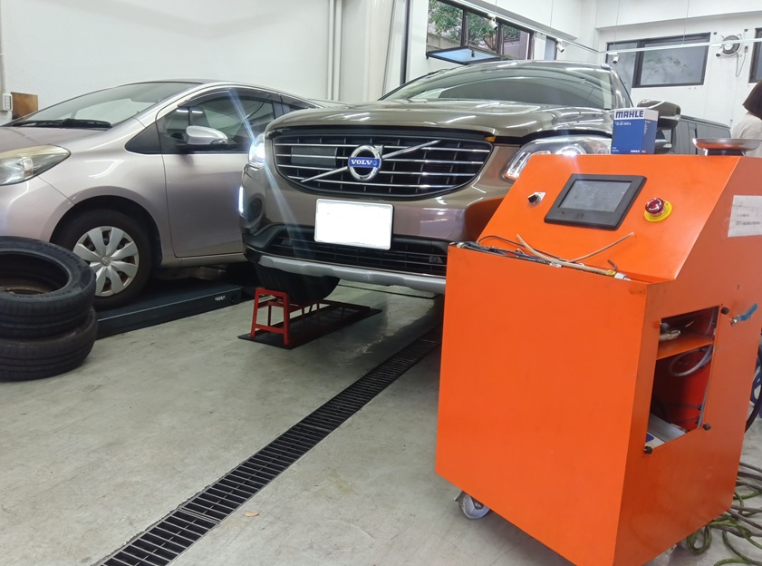 ボルボ XC60 エンジン内部洗浄ってDPF詰まりにも良い？ エンジン内部がクリーンだと煤の排出も低減できます。 輸入車のDPFは詰まりやすいのでしっかりエンジン内部を洗浄しましょう！