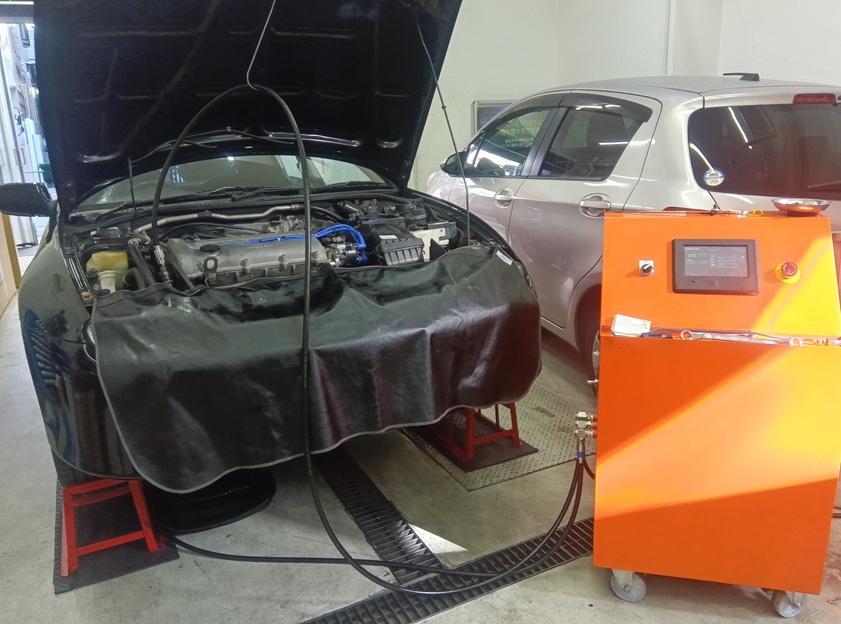 マツダ ランティス 経年車のエンジンの内部洗浄って効果ある？ 施工後の効果は体感レベルです！ 古いお車でもエンジンに優しいセレストケアなら大丈夫。