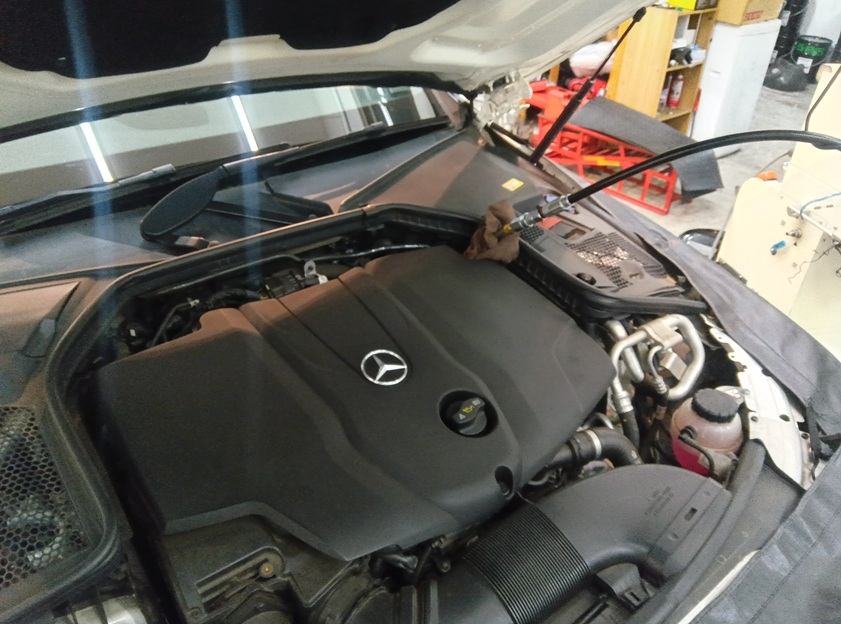 メルセデス ベンツ C220d 欧州車のDPFって詰まりやすい？ 国産・輸入車問わずディーゼル車はDPFが詰まりやすいので定期的なエンジン内部洗浄がオススメ！DPF詰まり予防にも効果的なセレストケアでエンジン内部を綺麗に保つに！