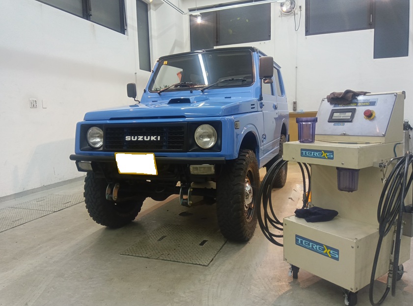 スズキ ジムニー なんとなくアクセルが重く加速が鈍い！ 軽自動車アルアルの症状も、エンジン内部洗浄で気持ち良く軽快なエンジンに戻ります！エンジン内部は常に清潔に。