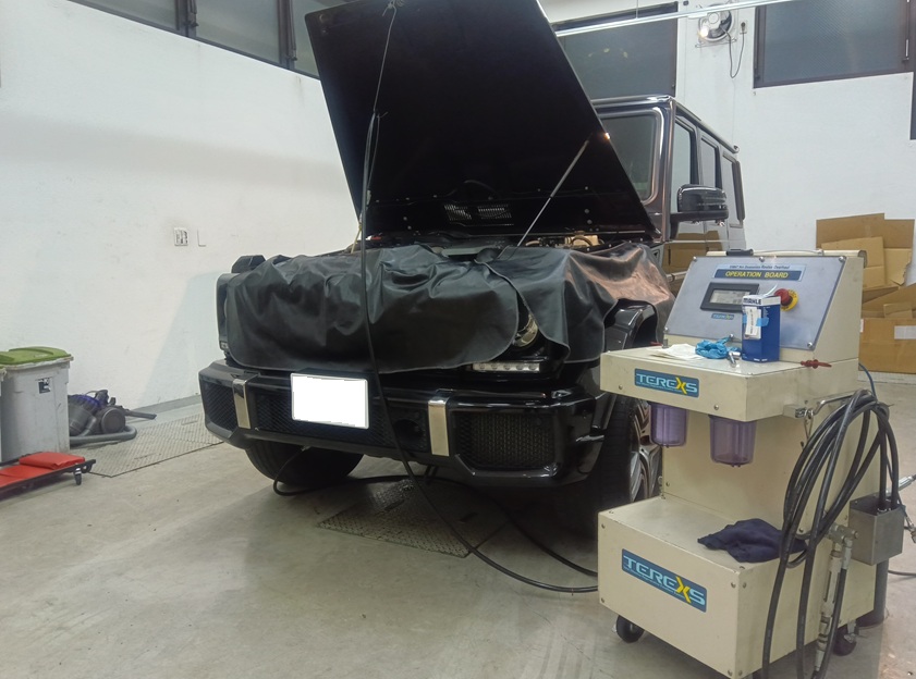 メルセデス ベンツ ゲレンデ G63 ？ 国産・輸入車問わずディーゼル車はスラッジの溜まりやすいので定期的なエンジン内部洗浄がオススメ！DPF詰まり予防にも効果的なTEREXSでエンジン内部をクリアに！