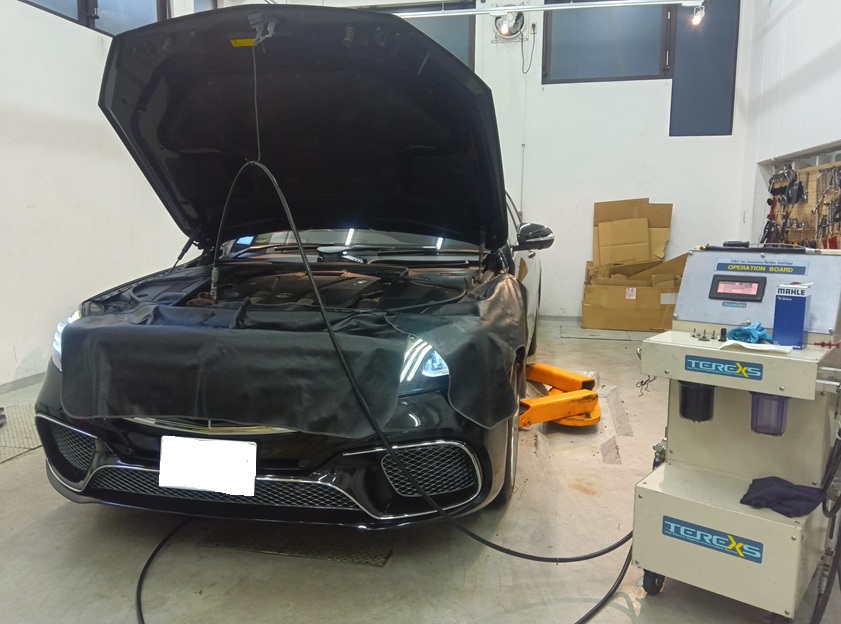 メルセデス ベンツ S400 欧州車はスラッジが溜まりやすいため、定期的なエンジン内部洗浄をお勧めしております。高級車らしく静かでパワフルなお車に変身！